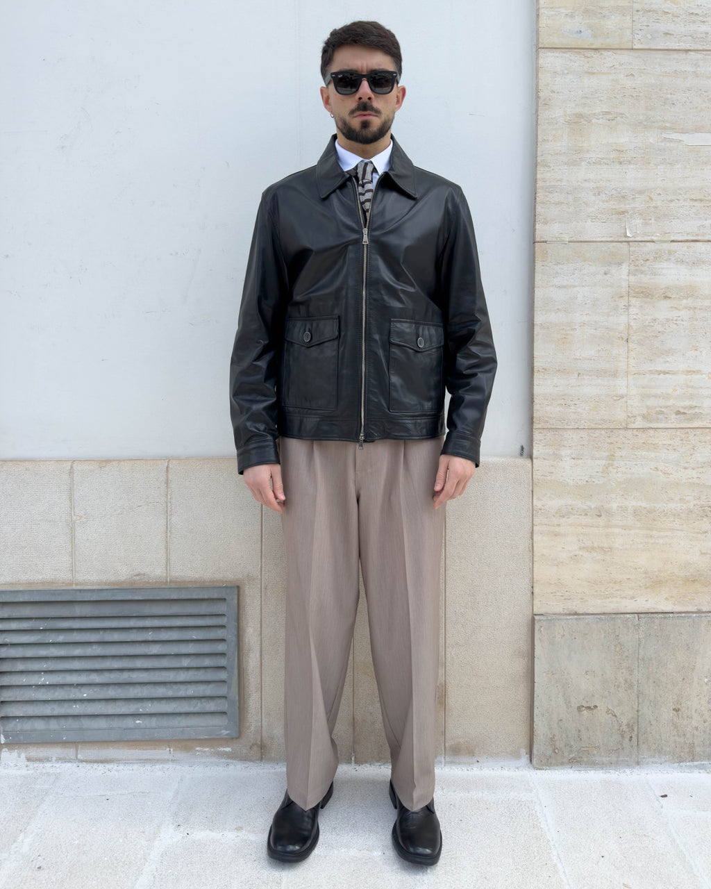 Giubbino Chelsea in pelle vegetale con zip vestibilità regular NERO