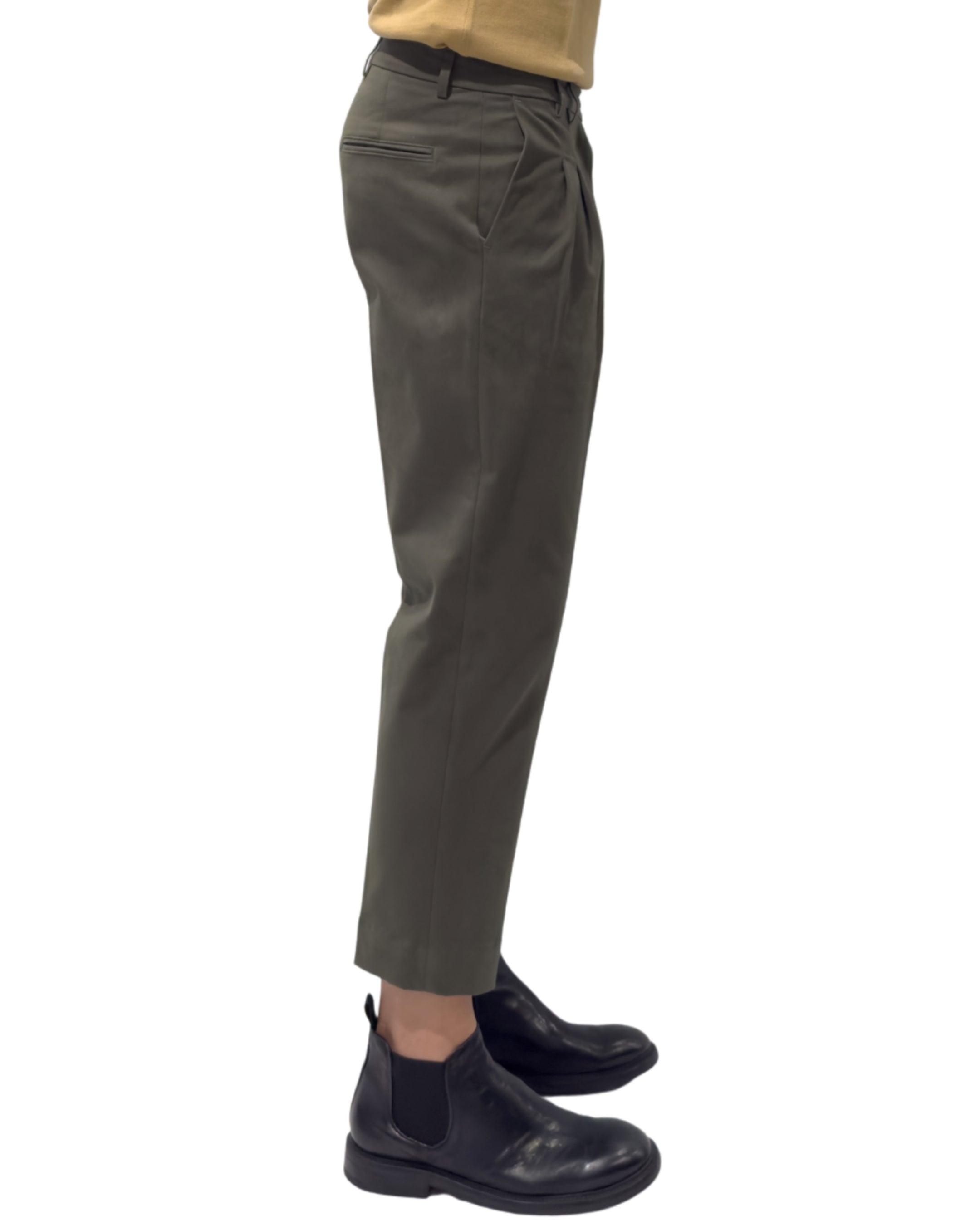 Pantalone Roma doppia pince, alla caviglia in gabardina MILITARE